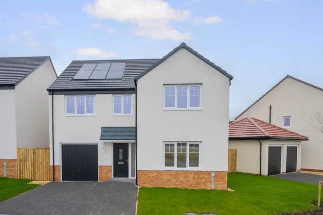 Daffodil Drive, Robroyston, G33 6PQ, photo 1