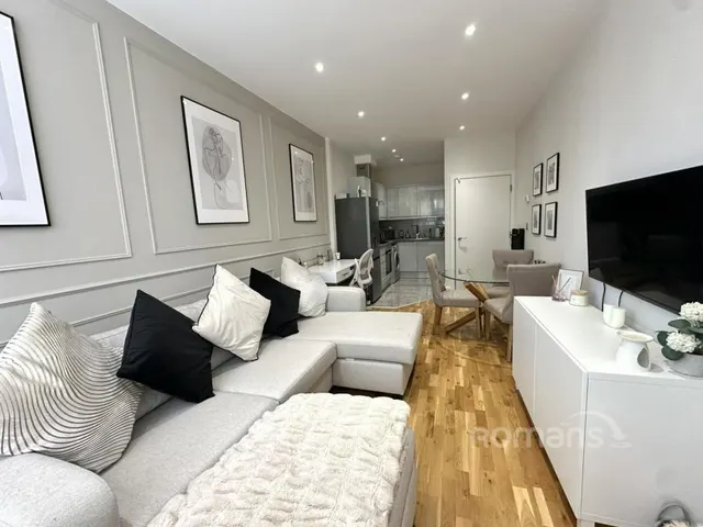 Harvest Crescent, Fleet, GU51, photo 3