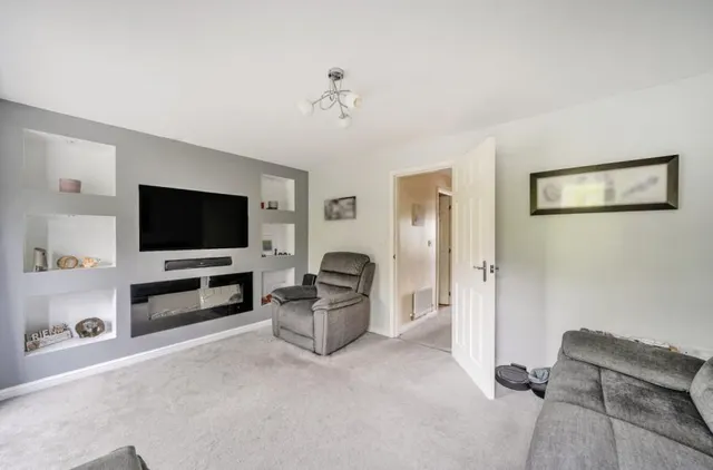 Queen Elizabeth Drive, Swindon, SN25, photo 3