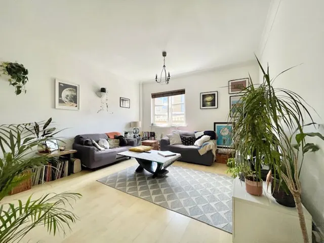 Plumbers Row, London E1 1EP, photo 1