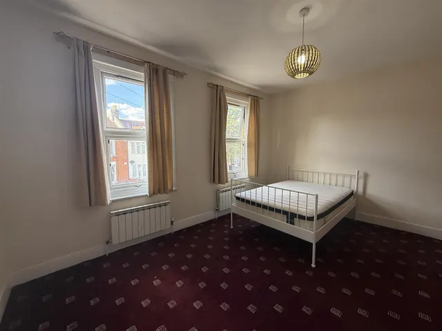 La Rose Lane, Tottenham, photo 3