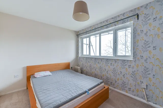 Photo 3 — 7 Cypress Lodge, Cypress Road, London