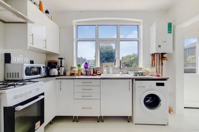 Photo 3 — 53 Beclands Road, London