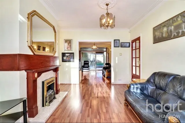 Portland Crescent, Stanmore, HA7, photo 3