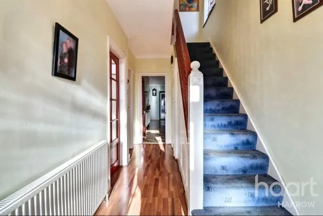 Portland Crescent, Stanmore, HA7, photo 2