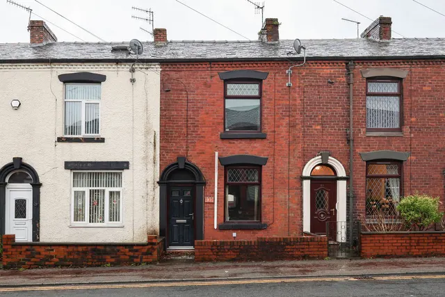 Rochdale Road Shaw, Oldham OL2 7JT, photo 1