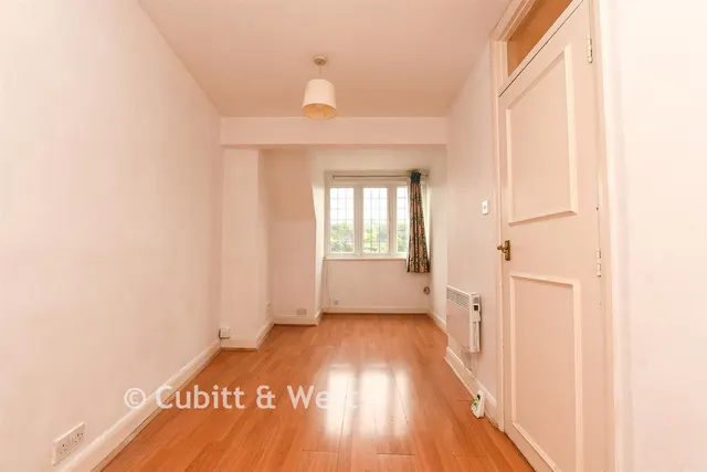 High Street, Dorking, RH4, photo 3