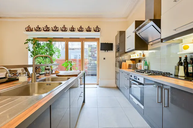 25 Stowe Road, London, photo 1