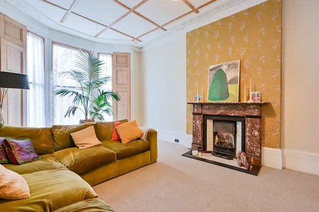 Photo 2 — 25 Stowe Road, London