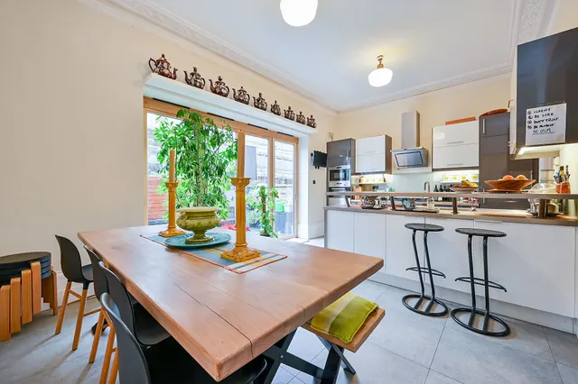 Photo 3 — 25 Stowe Road, London
