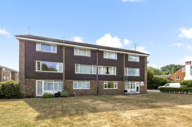 North Parade, Horsham, RH12, photo 1