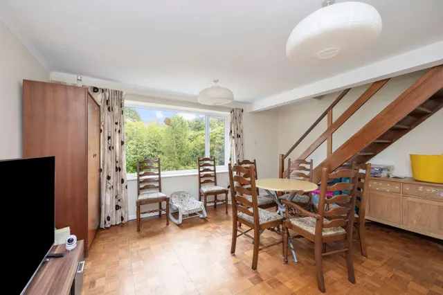 North Parade, Horsham, RH12, photo 3
