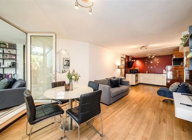 Kennington Park Road, Kennington, SE11, photo 1