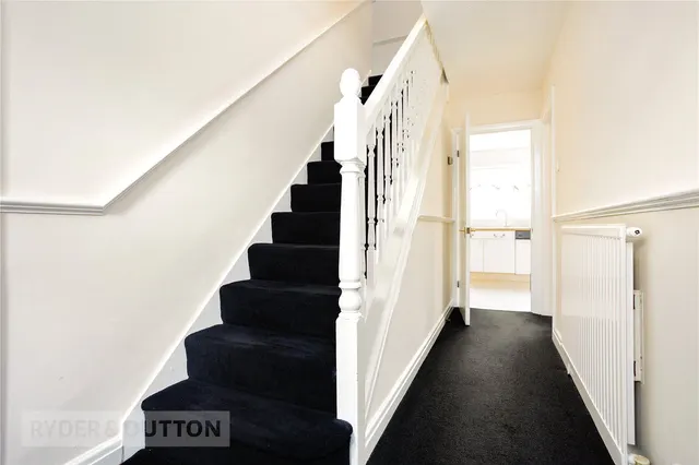 Peregrine Crescent, Littlemoss, M43, photo 2