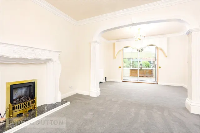 Peregrine Crescent, Littlemoss, M43, photo 3