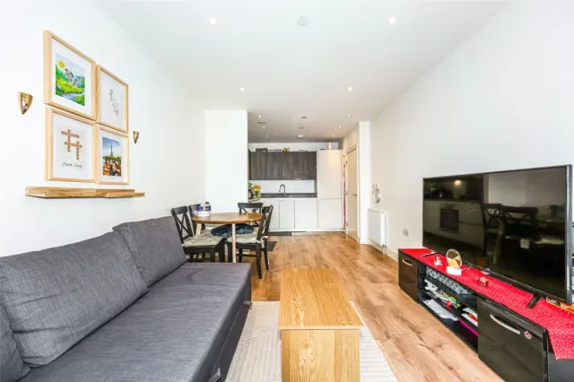 Longfield Avenue, Ealing, W5, photo 2