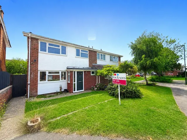 Photo 2 — Repton Close, Gosport