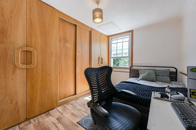 Photo 3 — 43b Strickland Street, London