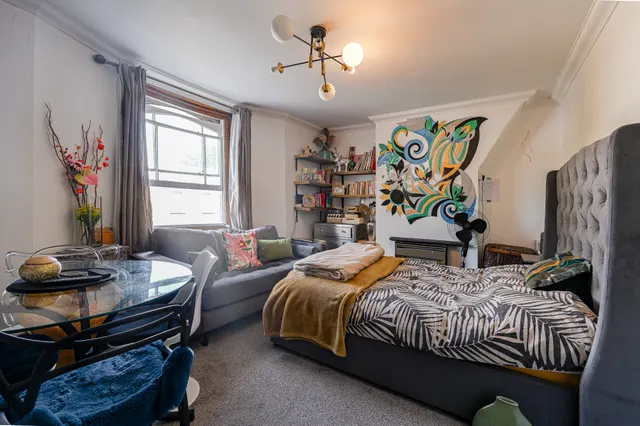 Photo 2 — 43b Strickland Street, London