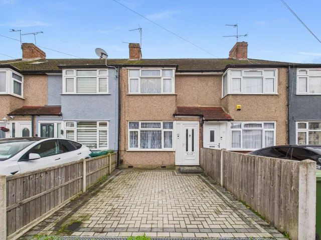 Osborne Avenue, Stanwell, TW19, photo 1