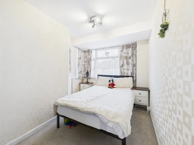 Osborne Avenue, Stanwell, TW19, photo 3