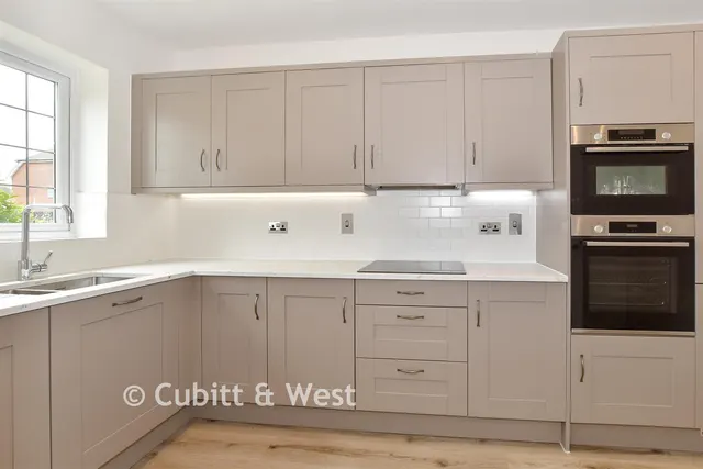 Taverner Square, Cranleigh, GU6, photo 3