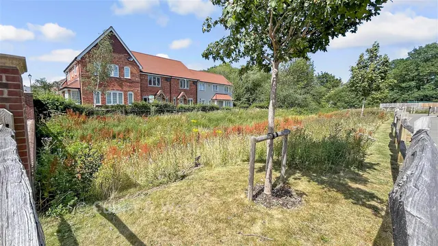 Taverner Square, Cranleigh, GU6, photo 2