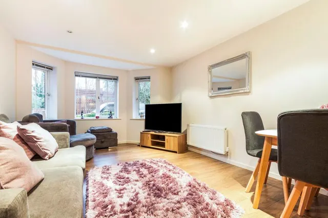 Godwin Close, Wokingham, RG41, photo 3