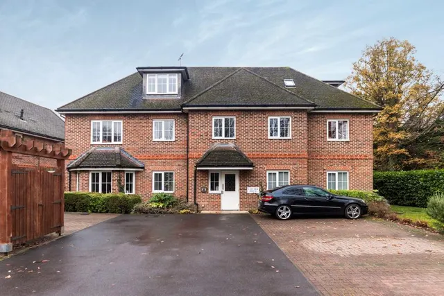 Godwin Close, Wokingham, RG41, photo 1