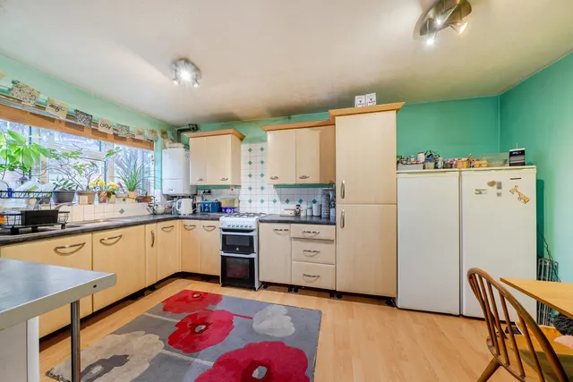 Photo 3 — Tovil Close, SE20