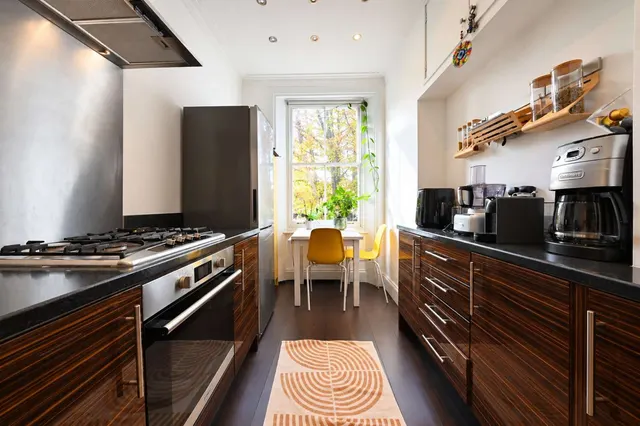 Chalcot Square, Primrose Hill, NW1, photo 3