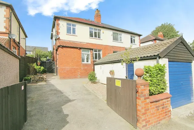 Westfield Avenue, Armley, photo 1
