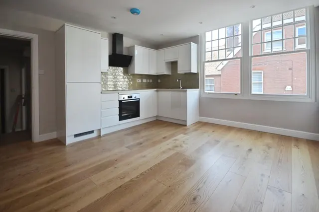 East Park, Southgate, RH10, photo 2