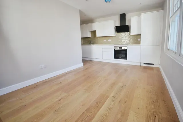 East Park, Southgate, RH10, photo 3