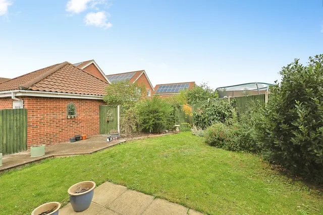 Photo 3 — Monarch Close, Wymondham