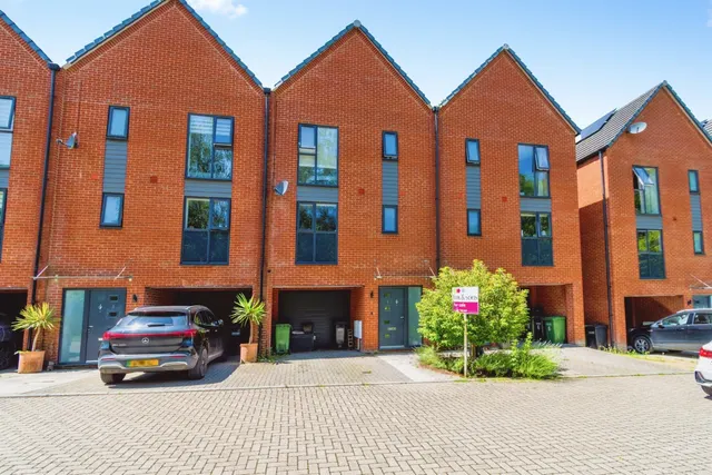 Sundays Hill Close, Hedge End, Southampton, photo 1