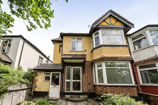 42 Waverley Gardens, London, photo 1