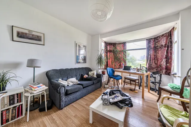 Photo 2 — 42 Waverley Gardens, London
