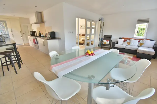 Heathlands Avenue, BH22, photo 3