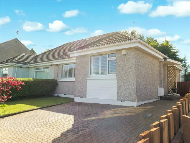 Photo 2 — Lomond Drive, Bishopbriggs, Glasgow, East Dunbartonshire, G64
