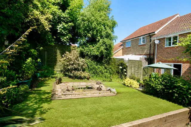 Photo 2 — Lower Duncan Road, Park Gate