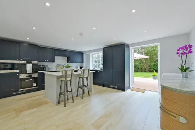 Photo 3 — Ockwells Road, Maidenhead