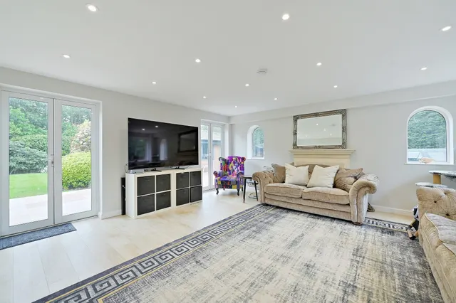Photo 2 — Ockwells Road, Maidenhead