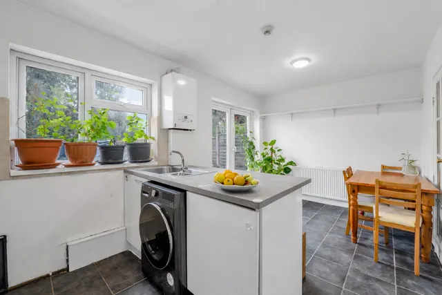 Photo 3 — Wellington Road South, Hounslow, TW4 5JX