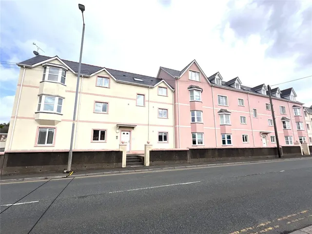 London Road, Pembroke Dock, SA72, photo 1