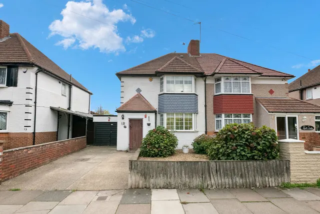 Hawtrey Avenue, Northolt, UB5, photo 1