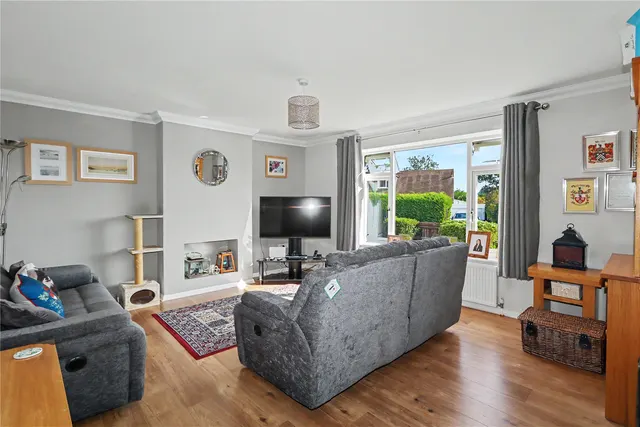 Mayhurst Crescent, Maybury, GU22, photo 2