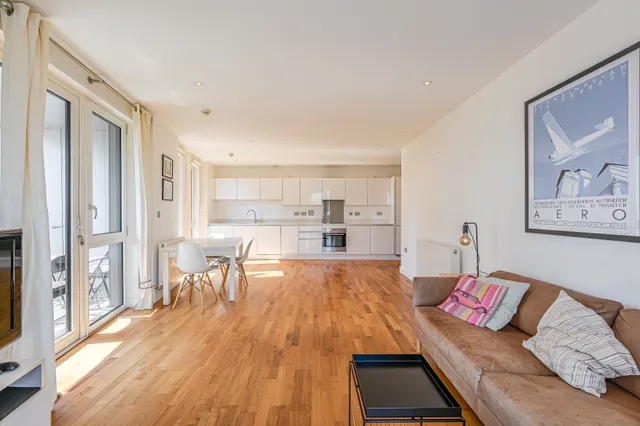 Photo 2 — 130 Bellville House, 2 John Donne Way, London