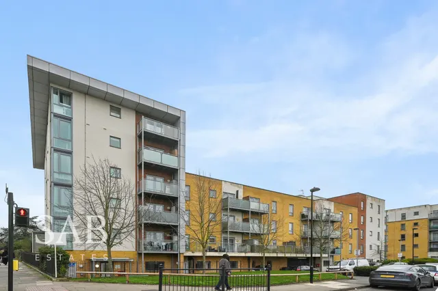 Taywood Road, Northolt, UB5, photo 1