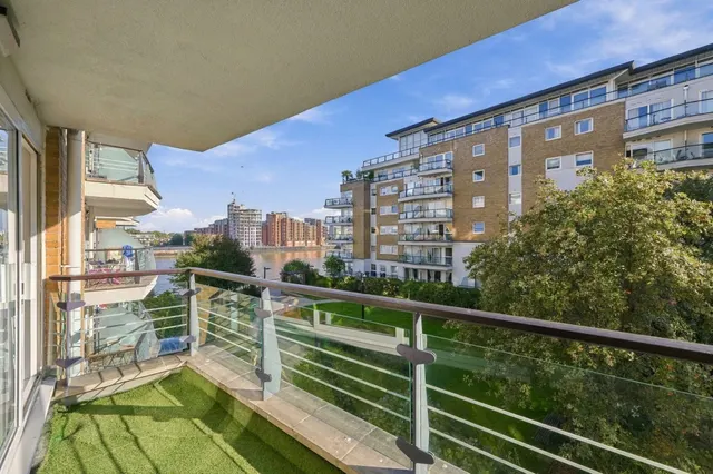 Smugglers Way, London, SW18, photo 2